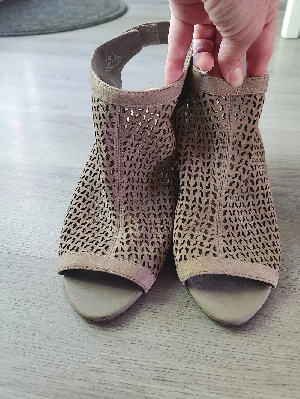 Vince Camuto Dastana perforated leather peep-toe block heel Booties women 10W